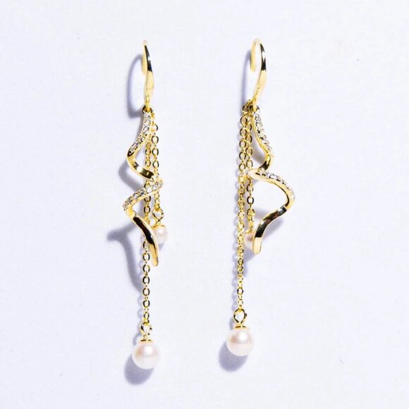 Chic White Pearl Earrings in 925 Silver with Gold Finish - Picture 2 of 3